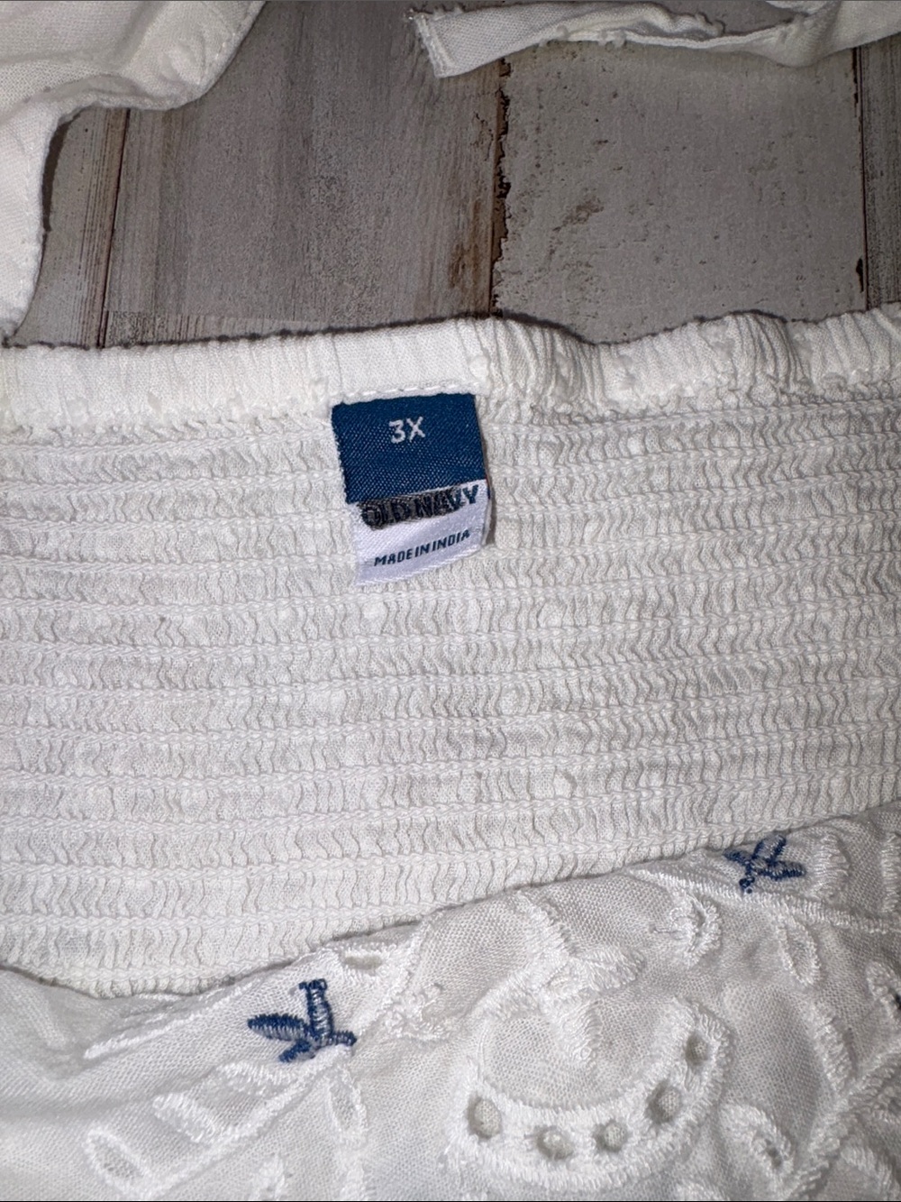 Old Navy White Embroidered Eyelet Peasant Top 3X - Picture 2 of 13